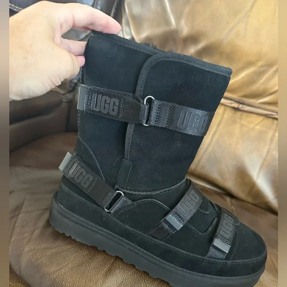 UGG Women's Classic Short Hybrid Boots Size 12 - Picture 3 of 7